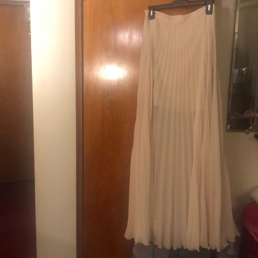 💫✨💋 BEBE chiffon skirt